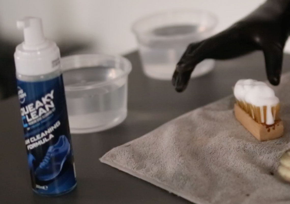 squeaky-clean-brush-foam-premium-shoe-cleaner-testing-product